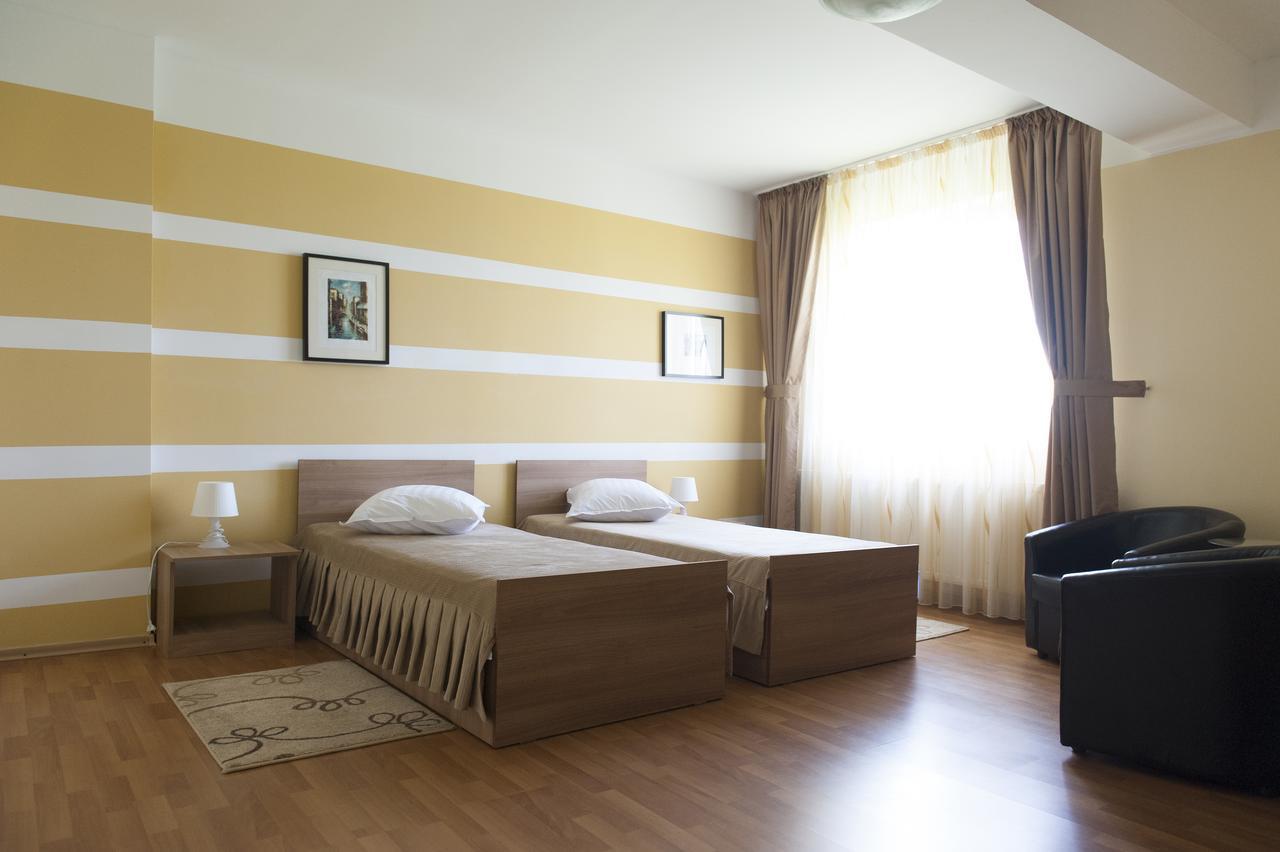 Hotel Pandora Sport Фокшаны Экстерьер фото