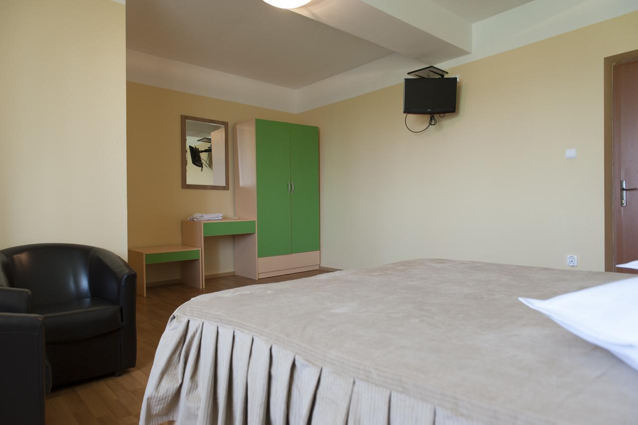 Hotel Pandora Sport Фокшаны Экстерьер фото