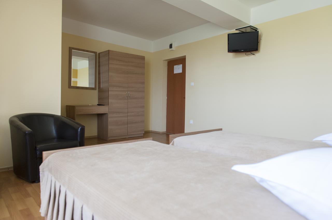 Hotel Pandora Sport Фокшаны Экстерьер фото