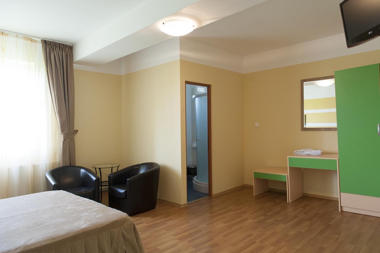 Hotel Pandora Sport Фокшаны Экстерьер фото